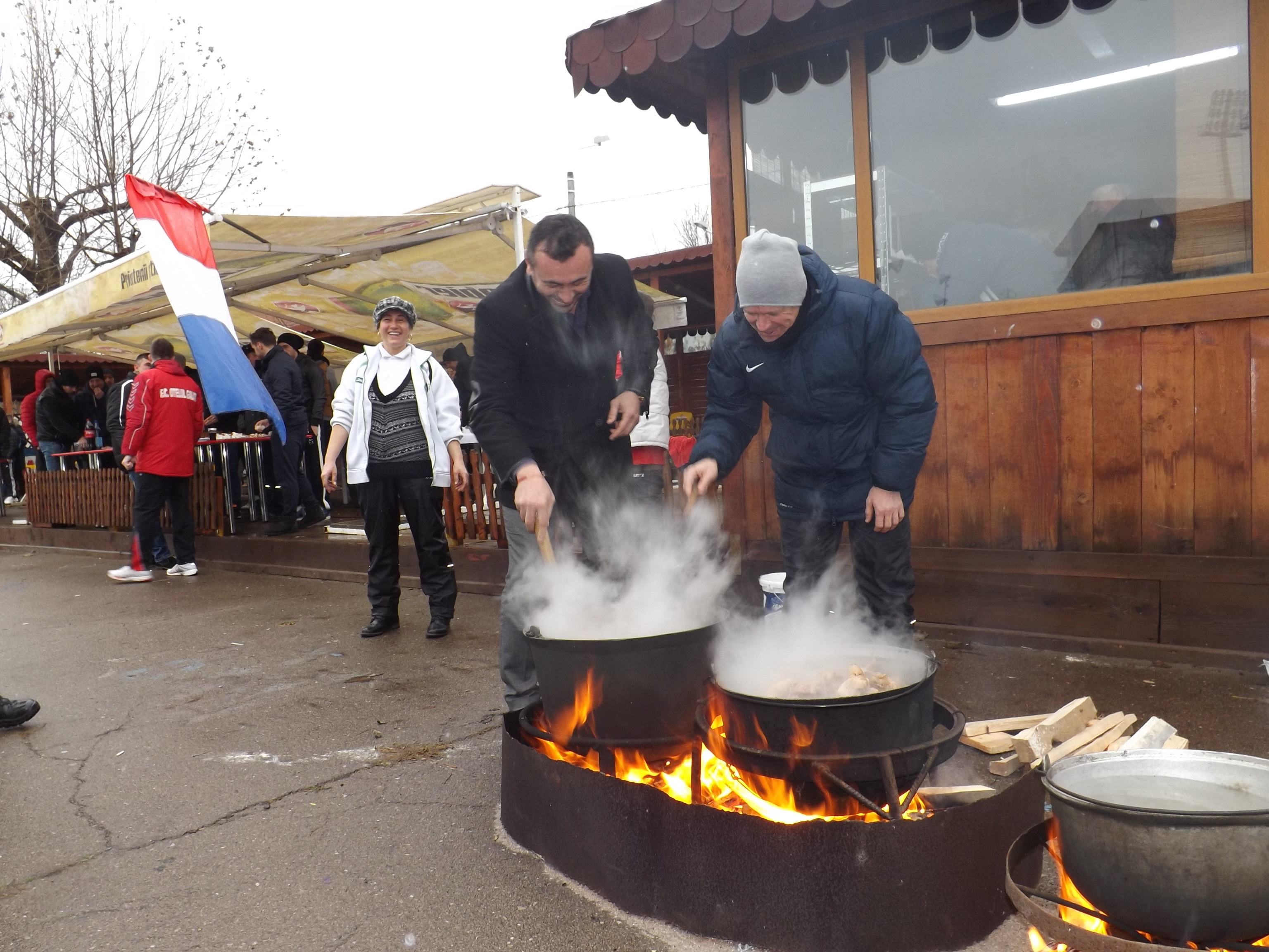 Oțelarii au tăiat porcul, dar cu atenție la siluetă! Selymes dă amenzi de 500 euro pe kilogram în plus