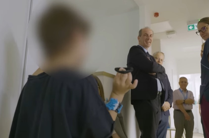 Karácsony óta él a Heim Pál kórházban egy hatéves kisfiú a durva szülei miatt – Megtudtuk, mennyi sorstársa van, elkeserítő számot közöltek