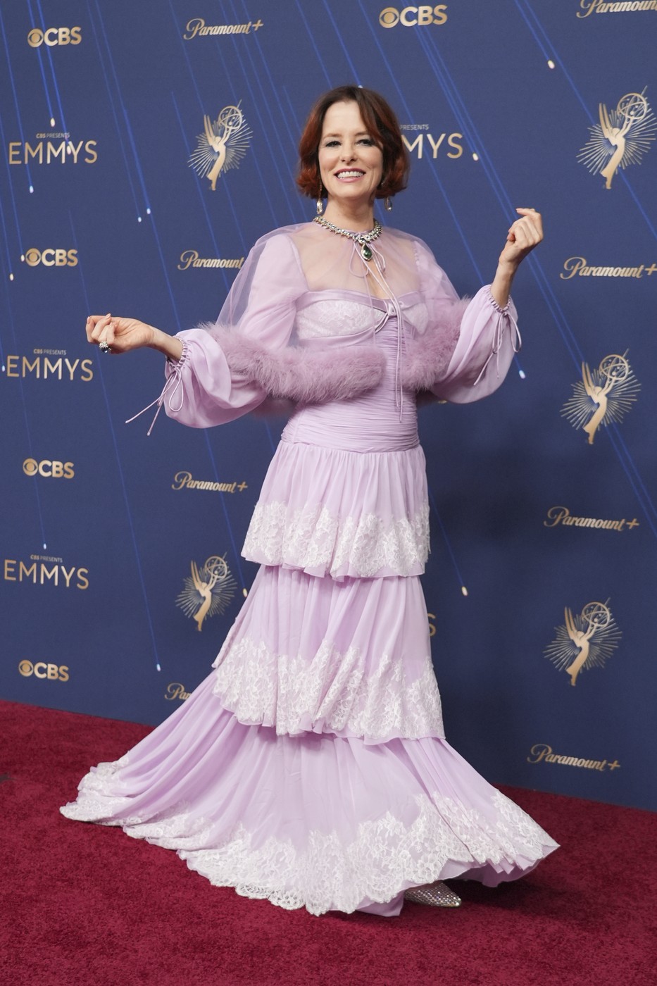 Premiile Emmy 2025. Cele mai bune și cele mai nereușite ținute de pe covorul roșu. Cine e actrița care părea că poartă un cearșaf șifonat