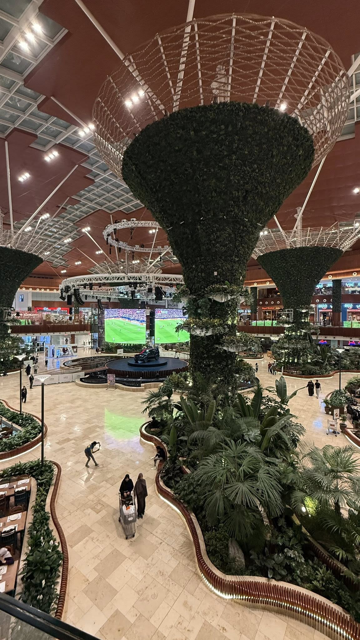 Ce i s-a întâmplat Corinei Caragea când a ajuns în Doha. Prezentatoarea a fost uimită: „Mă uit cu atenție în oglindă, nu mi se pare! Ce surpriză”