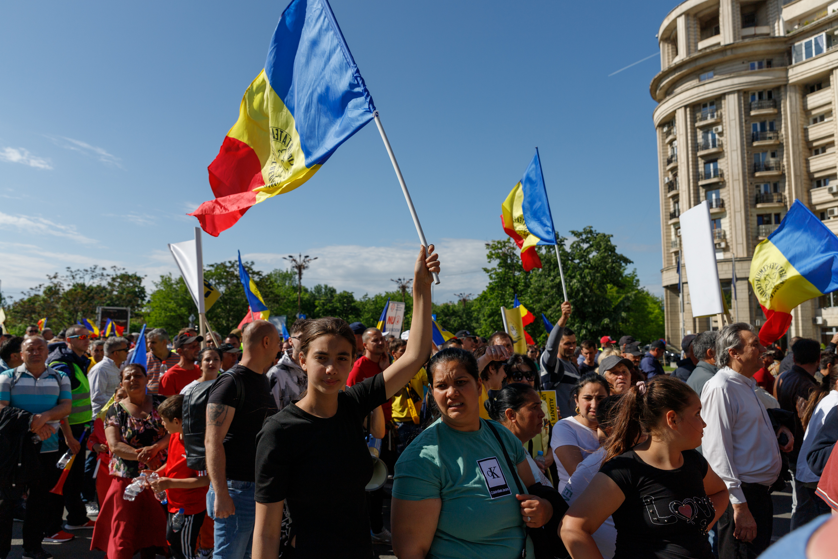 REPORTAJ. Am mers patru ore alături de protestatarii AUR. Ce i-a motivat să vină de la sute de km distanță la chemarea singurului lider de partid din România care e pomenit de susținători pe numele mic: „George”