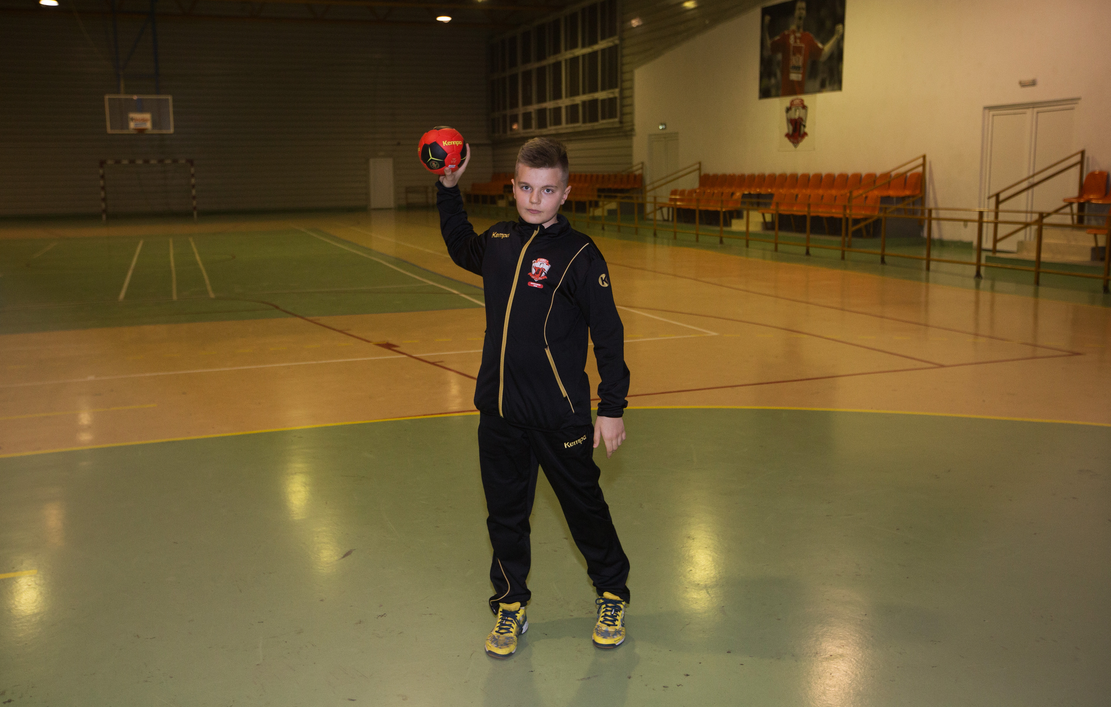 EXCLUSIV | Cum arată Andrei, nepotul lui Marian Cozma: ”Va ajunge mare handbalist”. Asociația Marian Cozma duce mai departe numele regretatului sportiv | FOTO