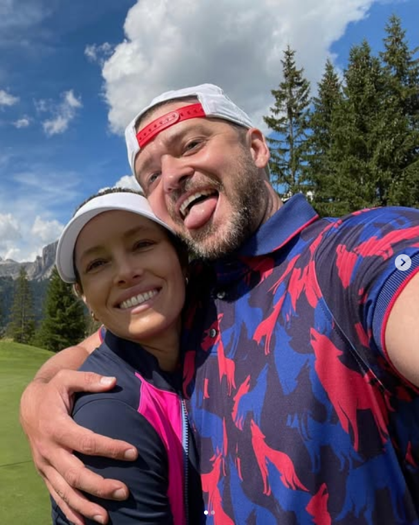 Justin Timberlake a ajuns azi în România, pentru concertul de la Electric Castle și a venit însoțit de Jessica Biel. Cerințele speciale ale soției artistului