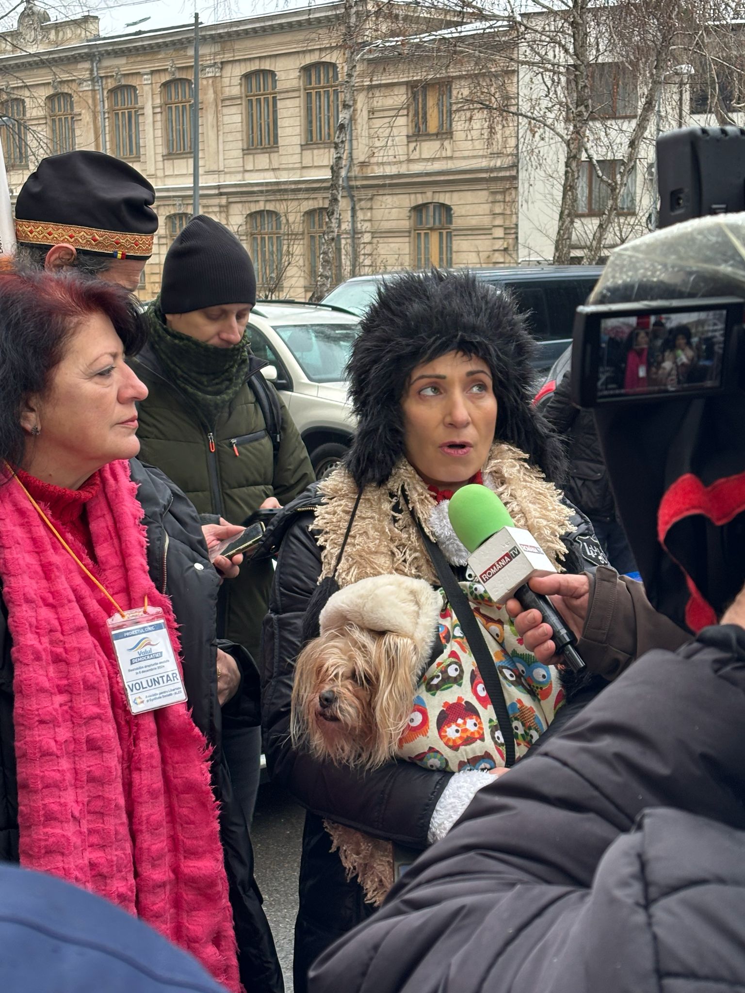 În „Valul Democrației” al susținătorilor lui Călin Georgescu: „Să se aleagă praful de tine, dacă nu scrii adevărul!” 