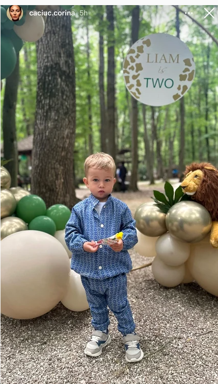 Liam, fiul lui Laurențiu Reghecampf și al Corinei Caciuc, a împlinit 2 ani. Părinții i-au organizat o petrecere în pădure