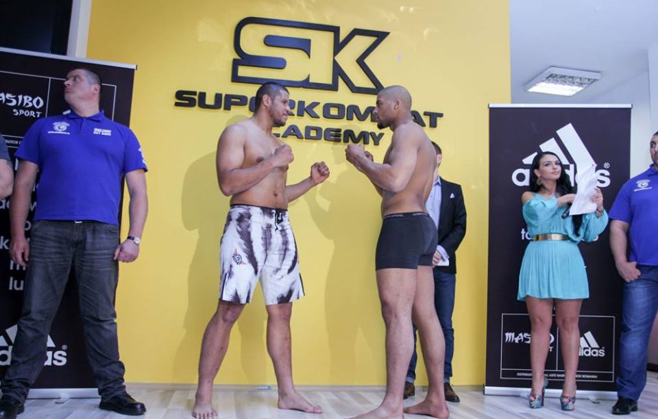 SUPERKOMBAT BUCUREȘTI: Luptătorii au dat proba cântarului în noua Academie Superkombat, lansată în prezența lui Remy Bonjasky | GALERIE FOTO