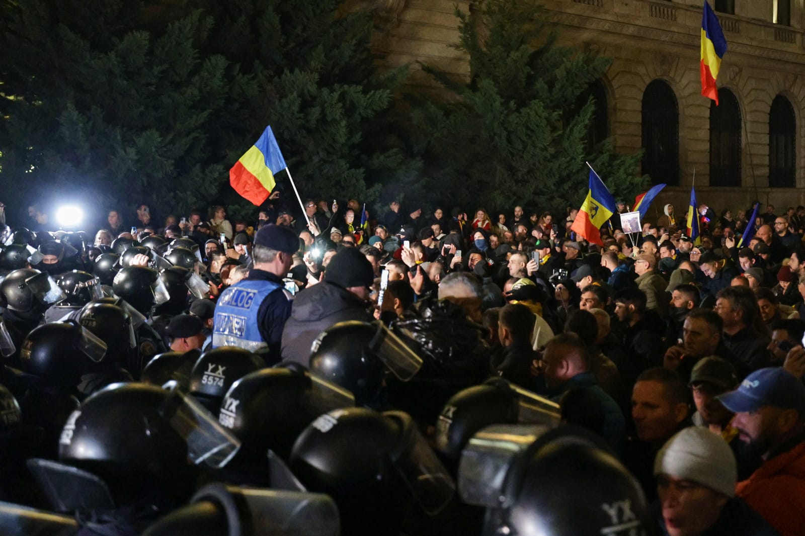 Oana Zăvoranu, live din mijlocul protestatarilor pro-Georgescu. Atac la Tudor Chirilă, Mihai Gâdea, Digi 24 și Antena 3