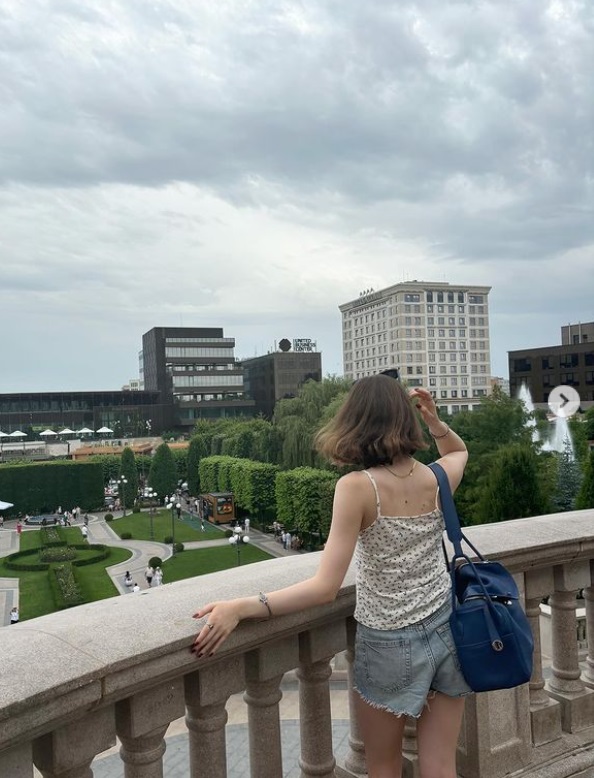Irina Columbeanu, parada genților de lux în România. După apariția cu poșeta Chanel de 10.000 de euro, surprinde cu un alt accesoriu
