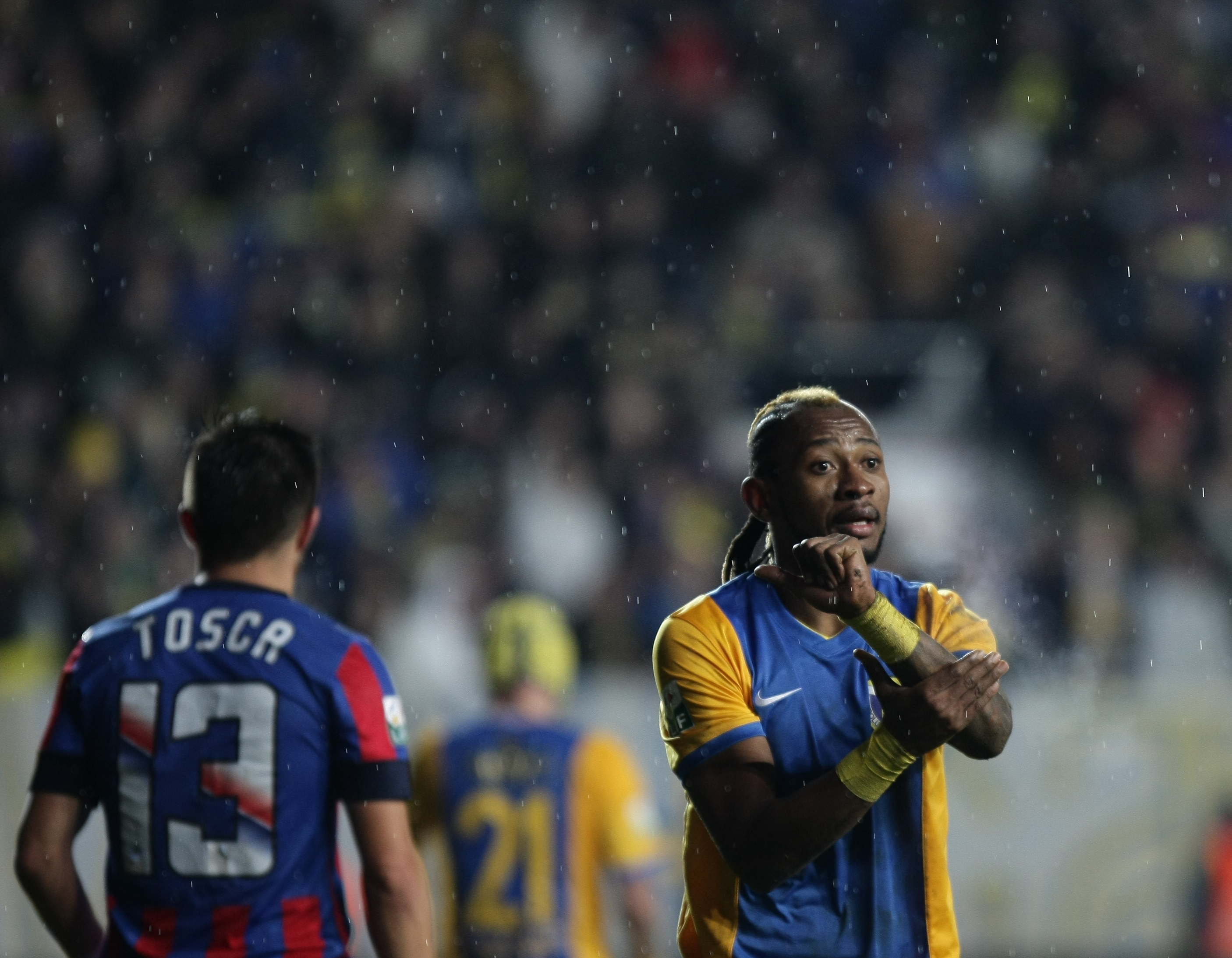 Cupa României, semifinale: PETROLUL - STEAUA 1-1. Arbitru ComănesKO / VIDEO