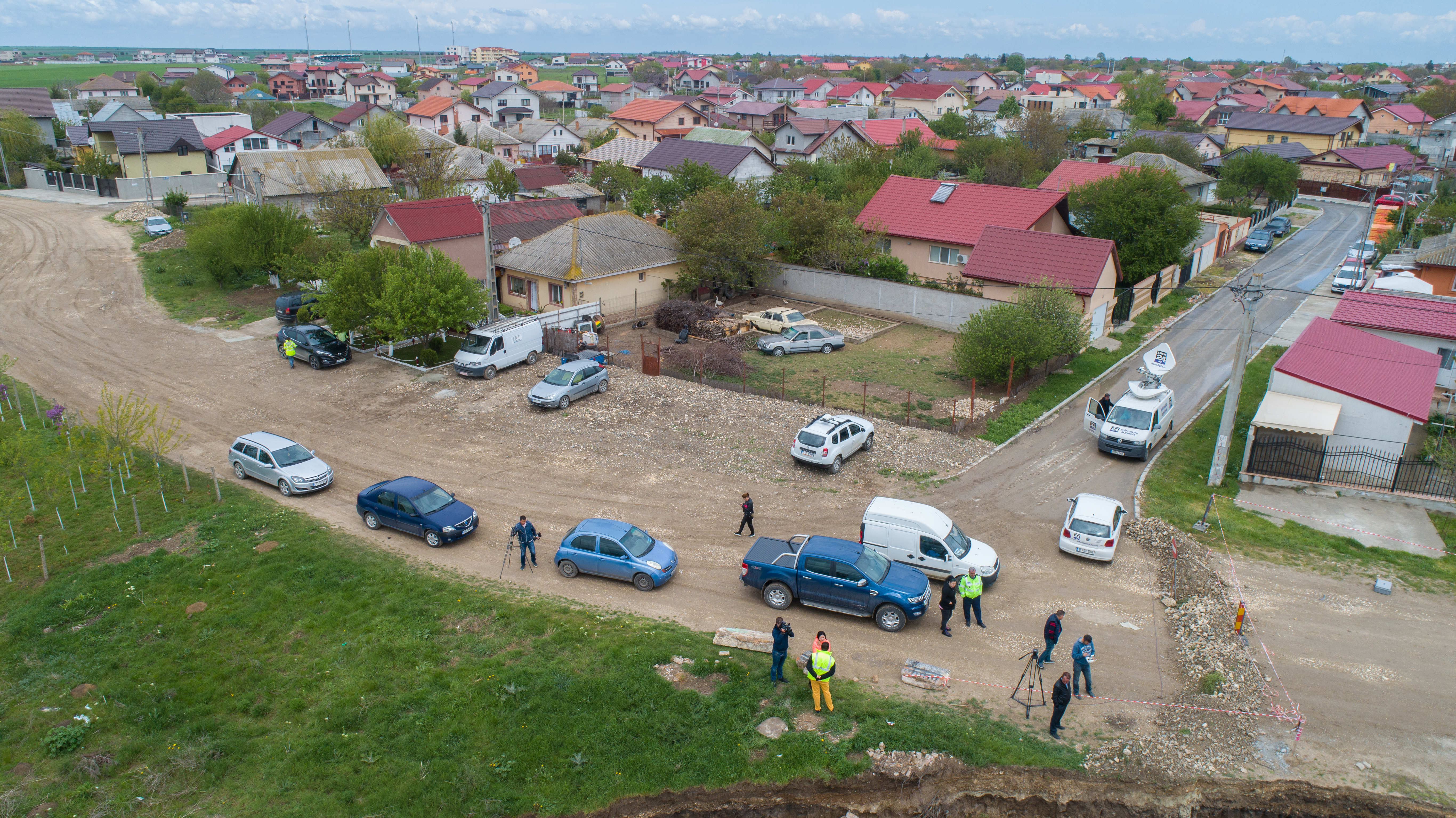 UPDATE/Imaginile dezastrului. Situația se complică la Cumpăna, acolo unde alunecările de teren amenință comuna. Comisie de evaluare, la ordinul Prefectului