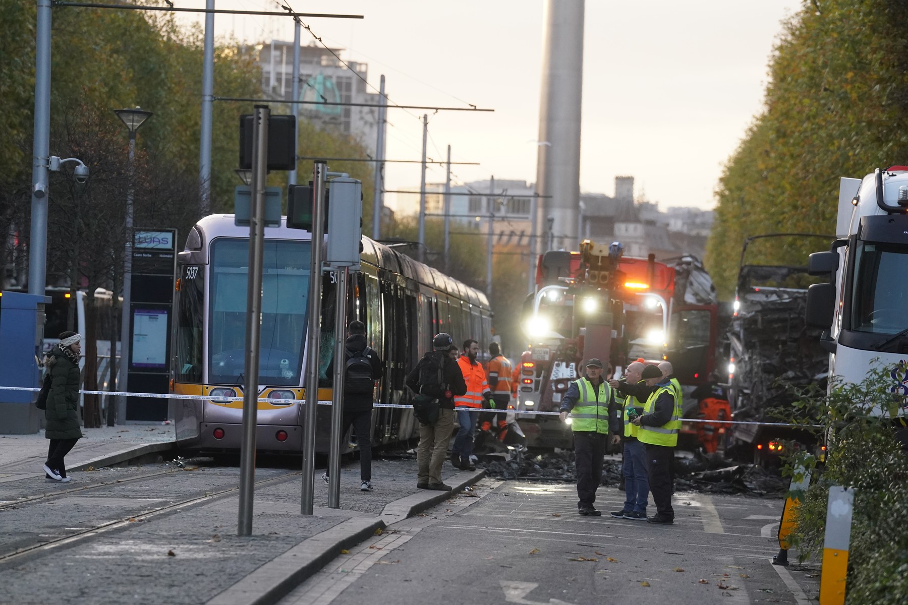 Dublin s-a confruntat cu o noapte de violențe la un nivel „nemaivăzut de zeci de ani”. Zeci de persoane, arestate. De la ce a pornit totul