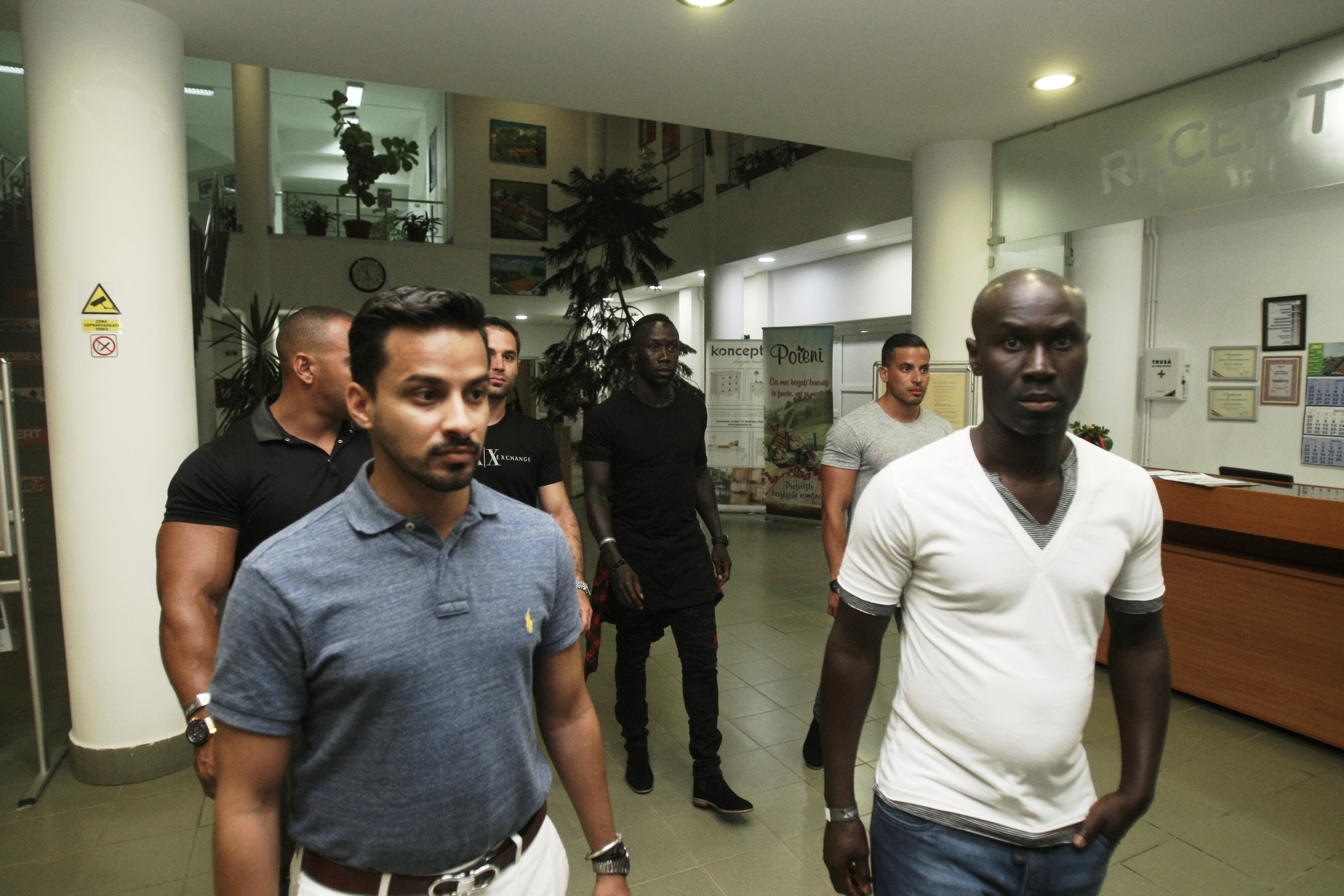 Superkombat. Ne-a bătut, dar ne iubește nebunește! Francezul Sagna, star la Man. City, nu se mai satură de litoralul nostru / GALERIE FOTO