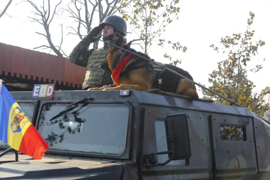GALERIE FOTO/ Un militar de la Buzău a avut nevoie de îngrijiri medicale de 1 Decembrie. I s-a făcut rău cel mai probabil din cauza gerului