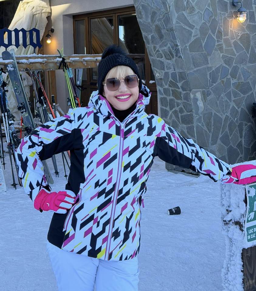 Cum au fost surprinși Marina Almășan și Sorin Mărcuș la munte. Au patinat, au băut vin fiert și au stat în casa lui din Brașov