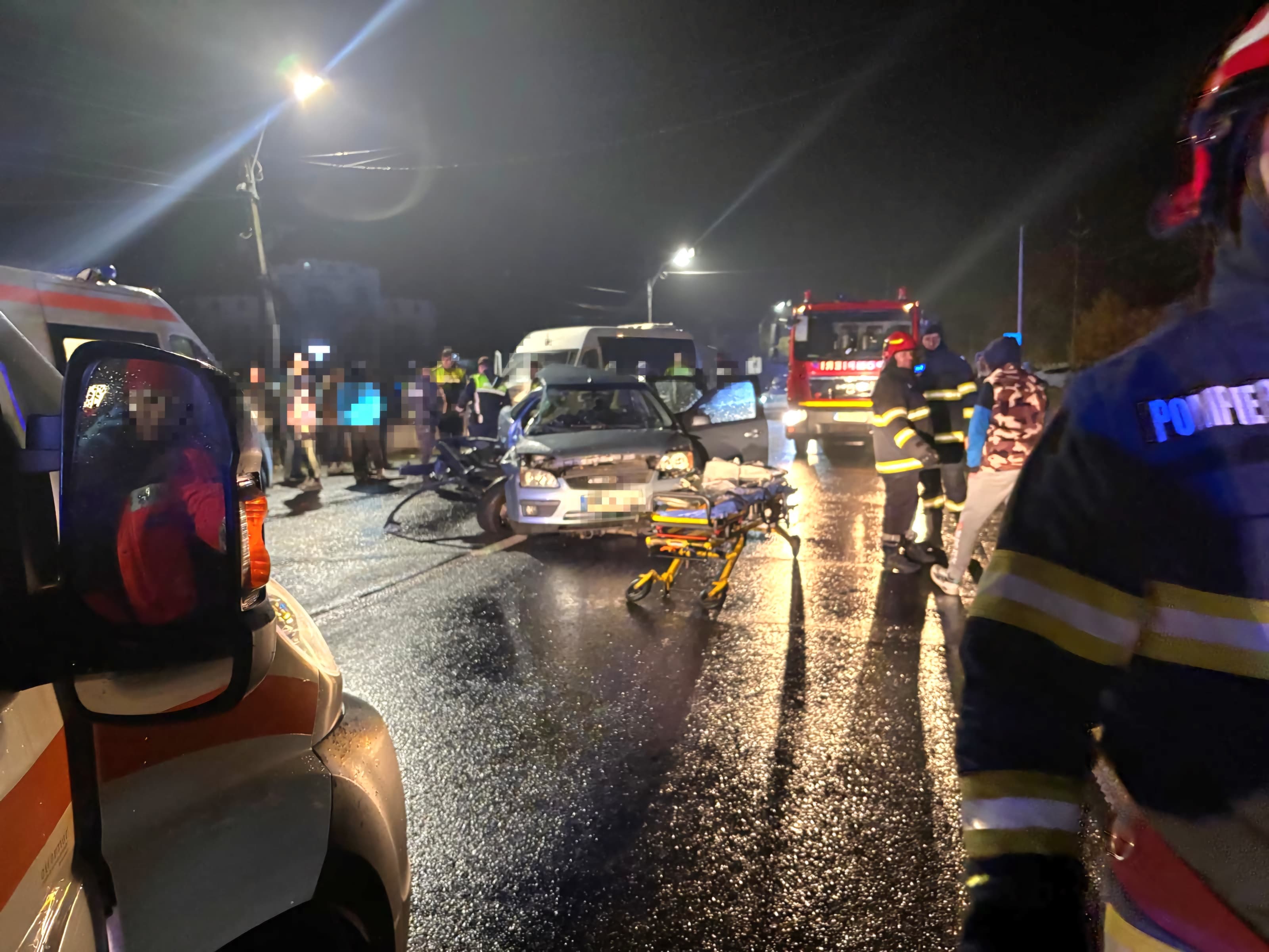 20 de persoane implicate într-un accident în Giurgiu. O femeie a murit și alte șase au fost duse la spital