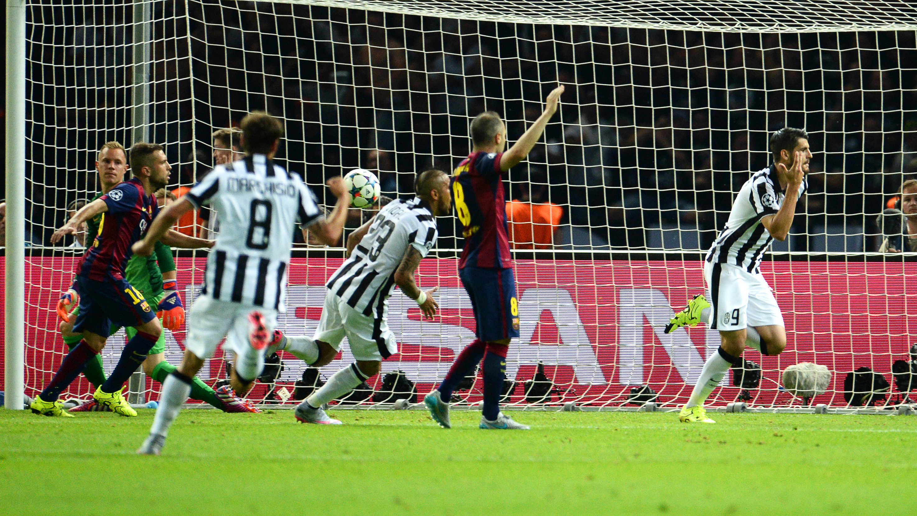 Juventus, aşteptată de sute de fani la revenirea la Torino / GALERIE FOTO&VIDEO