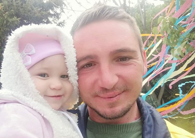 Belehalt a fájdalomba a buszban felejtett Inez édesapja, nem érte meg az ítéletet - Özvegye zokogva beszélt a család tragédiájáról