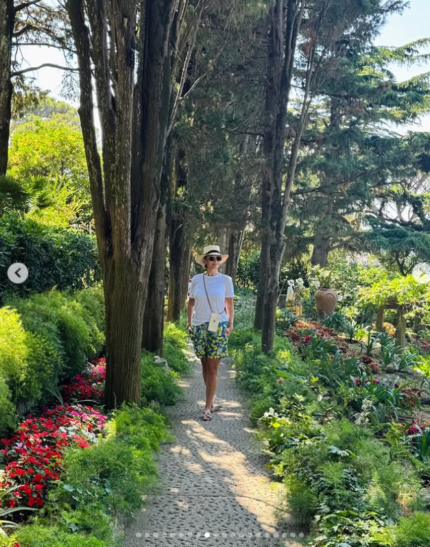 Andreea Marin a atras toate privirile pe o plajă din insula Capri. Cum s-a pozat vedeta. „Am filmat, am fotografiat, am zâmbit cu inima plină”