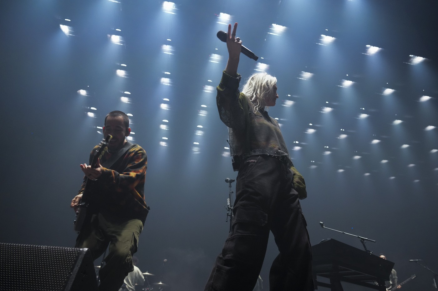 Trupa Linkin Park s-a reunit la 7 ani de la moartea lui Chester Bennington. Cine e Emily Armstrong, noua co-vocalistă a formației