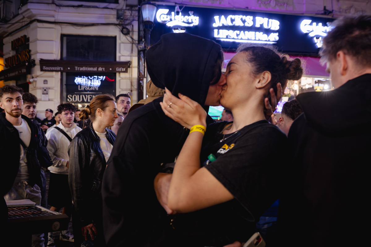 Atmosferă incendiară în Centrul Vechi după concertul lui Max Korzh. Tineri din țări aflate în conflict au petrecut împreună FOTOGALERIE