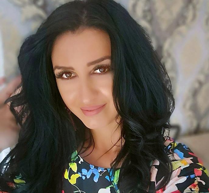 Mirela de la Insula Iubirii a îmbrăcat rochia de mireasă | FOTO