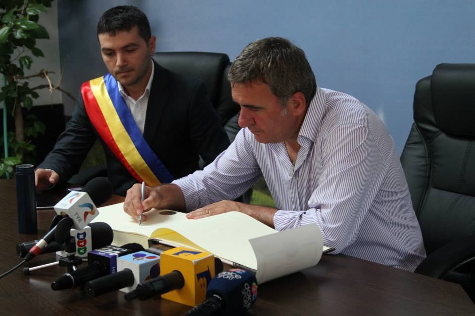 Gică Hagi a primit titlul de Cetățean de Onoare al orașului Ovidiu / GALERIE FOTO&VIDEO
