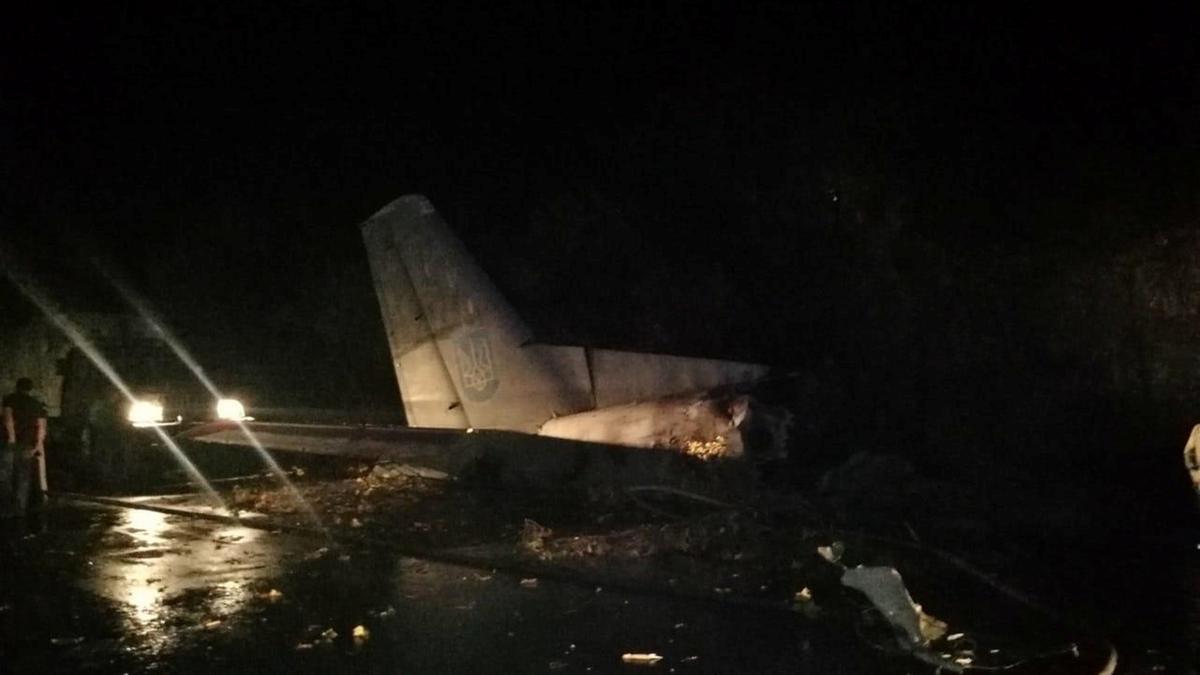 Zelenski a decretat zi de doliu în Ucraina, după ce 26 de oameni au murit în urma prăbușirii unui avion militar