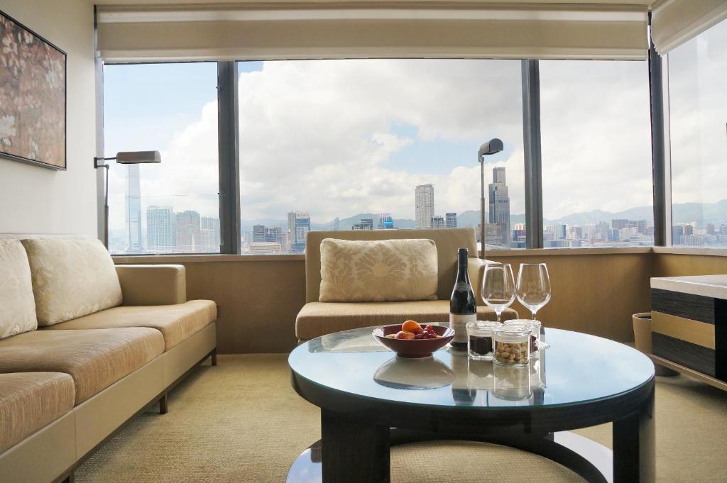 Deplasare de lux în Hong Kong pe banii universității. UNATC trimite trei șefi la un hotel de 5 stele: „O oportunitate strategică”