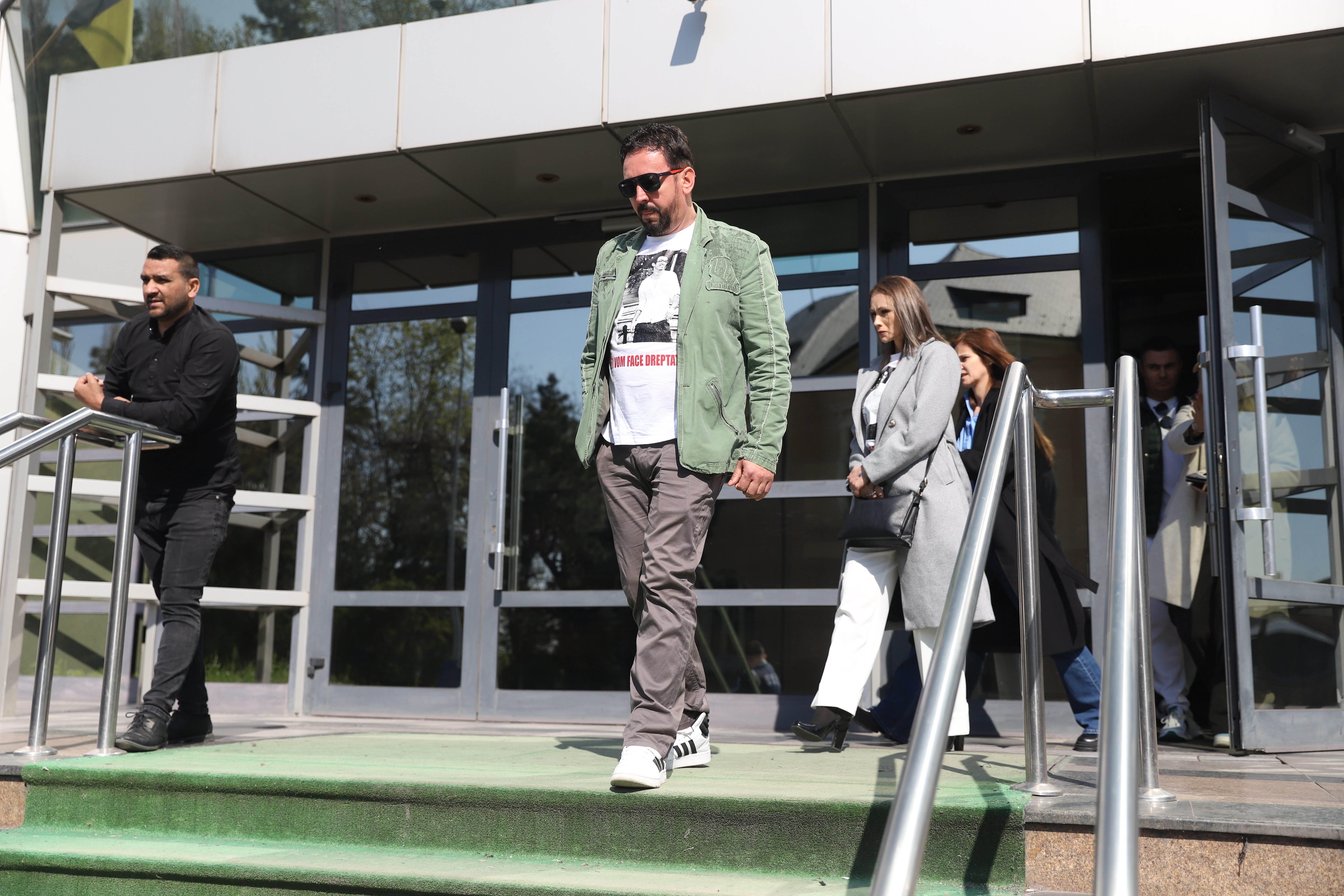 Părinţii lui Vlad Pascu, faţă în faţă cu părinţii lui Sebi Olariu, pentru prima oară. Ce s-a întâmplat în sala de judecată de la Curtea de Apel Constanţa