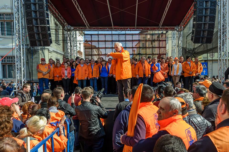 Atunci și acum / Theodor Stolojan, economistul care a ajuns premier după Mineriadă; S-a retras din cursa pentru Cotroceni, după momentul: ”Dragă Stolo”