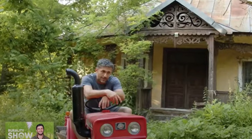 Dragoș Bucur și-a construit casă la țară: „M-am hotărât să mă fac țăran”. Primele imagini cu actorul pe tractor și cu noua locuință