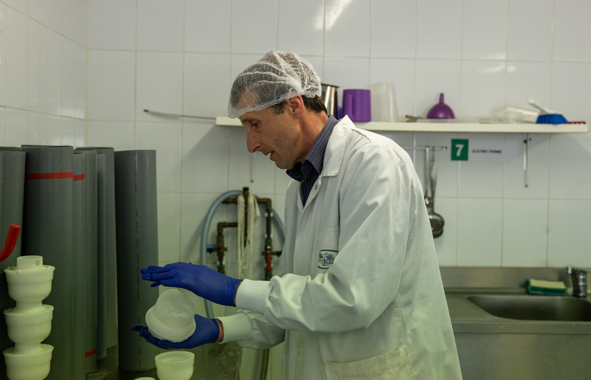 Cum a reușit o fundație olandeză să schimbe viețile oamenilor cu dizabilități dintr-un centru vasluian: “Ştiţi ce mult înseamnă pentru ei să simtă că sunt utili?”