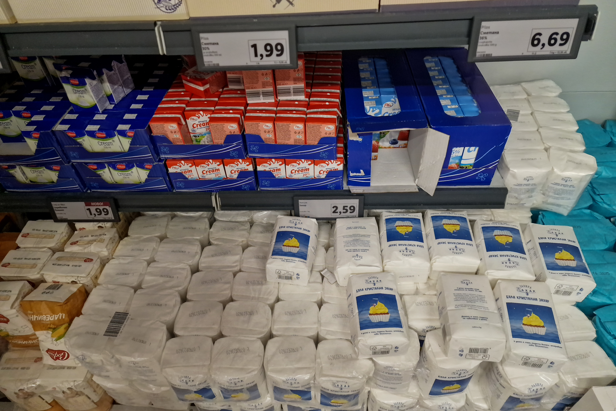 PODUL PRIETENIEI ALIMENTARE înainte de Crăciun și Revelion. Am comparat prețurile din Bulgaria cu cele din România. Mai e o afacere să mergi la vecini pentru cumpărături?