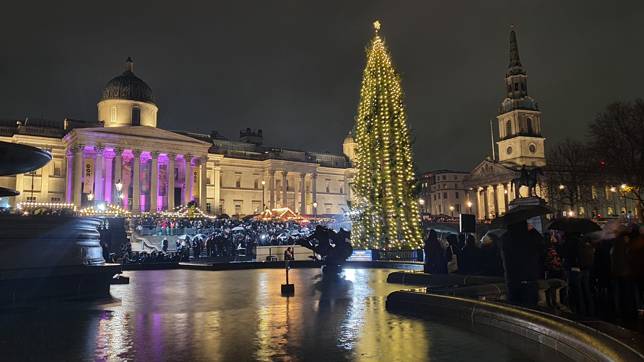 Cei mai frumoși brazi de Crăciun din lume. Bradul din Galeriile Lafayette, din Paris, printre cei mai spectaculoși