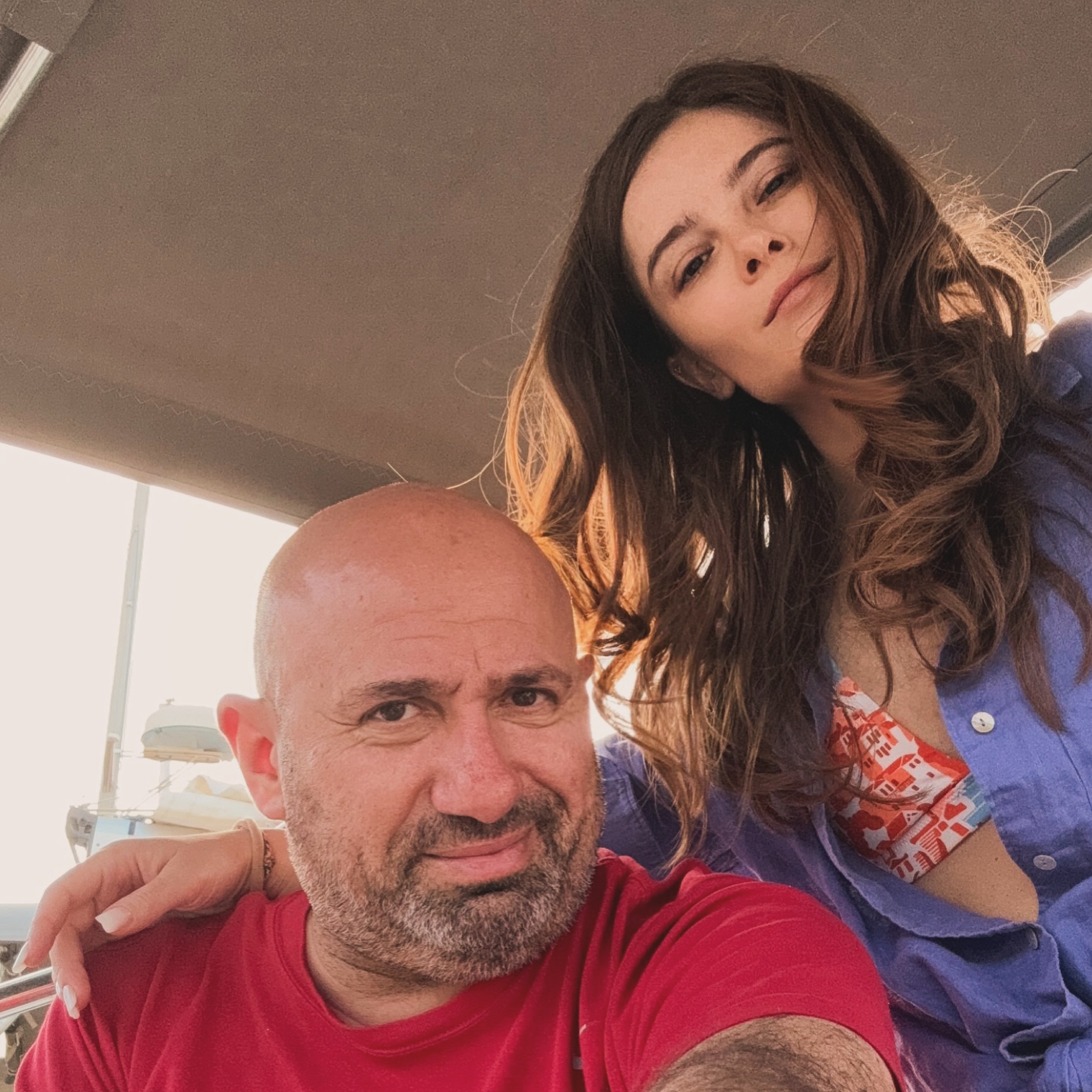 Doina Teodoru, surprinsă în brațele unui alt bărbat după despărțirea de Cătălin Scărlătescu. E sosia juratului de la MasterChef