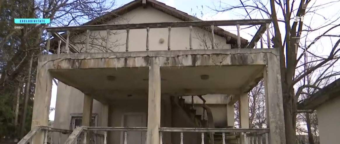 Imagini cu casa pe care Viorel Lis a construit-o în Zărnești, localitatea natală. Imobilul a ajuns în paragină