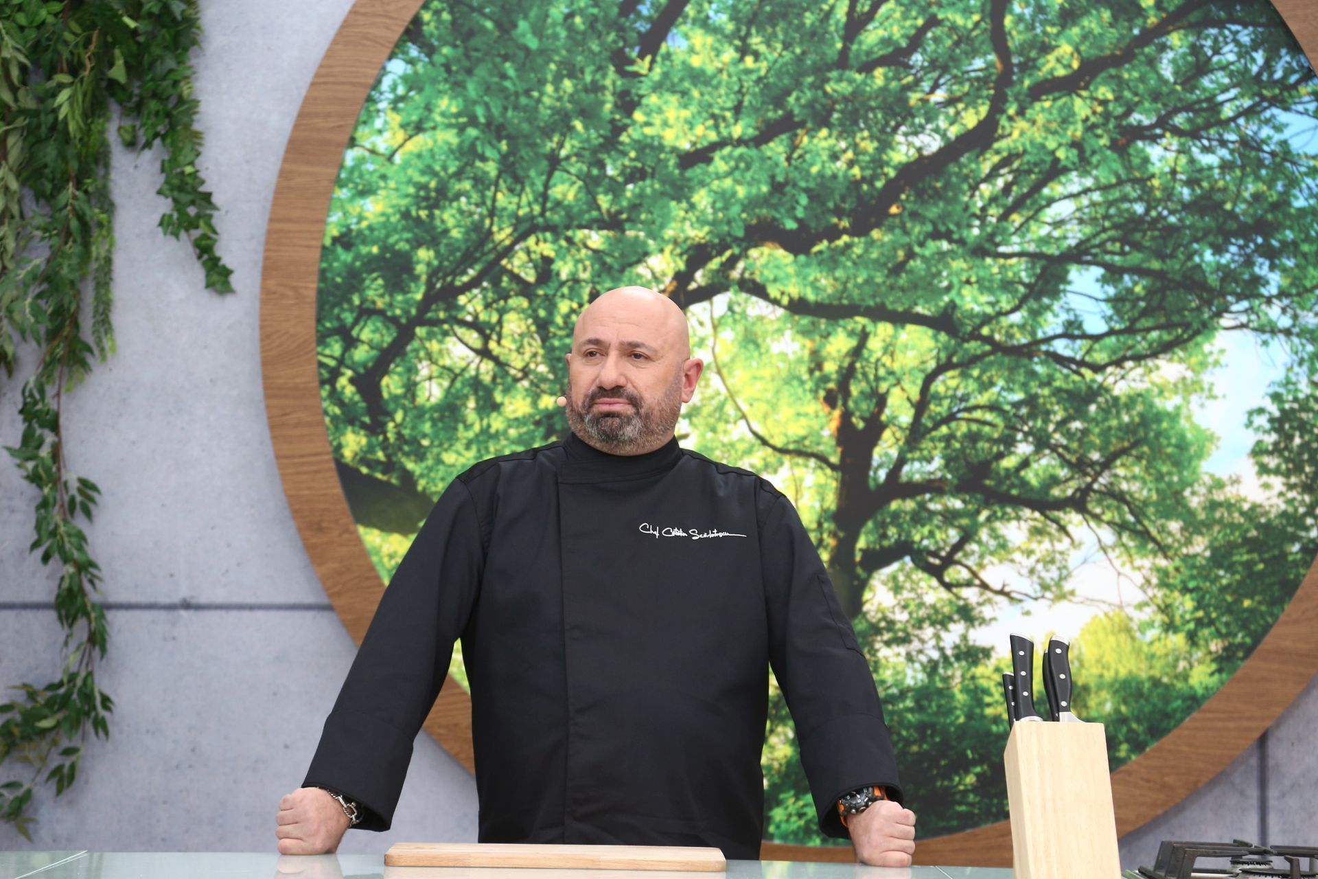 Chef Cătălin Scărlătescu este curtat și după ce și-a asumat relația cu Doina Teodoru. Gestul făcut de o admiratoare: „E luat”