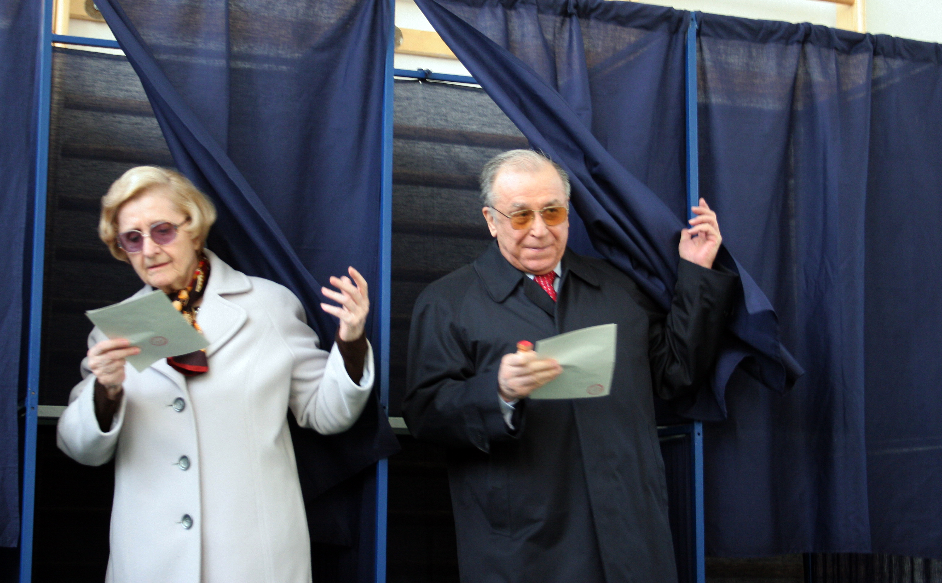 Ce pensie avea Ion Iliescu și câți bani ar putea primi ca urmaș Nina, soția fostului președinte al României