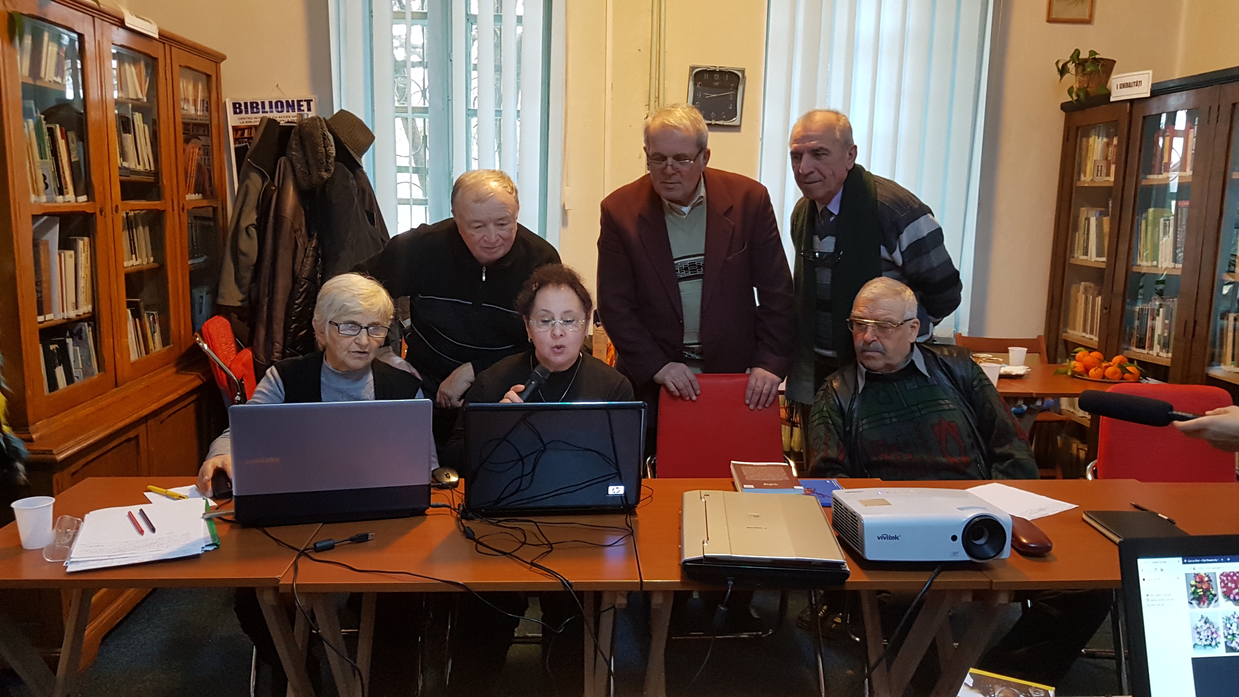 VIDEO/50 de ani de căsnicie în patru minute. Un pensionar-internaut din Pașcani a făcut un film despre viața soției lui