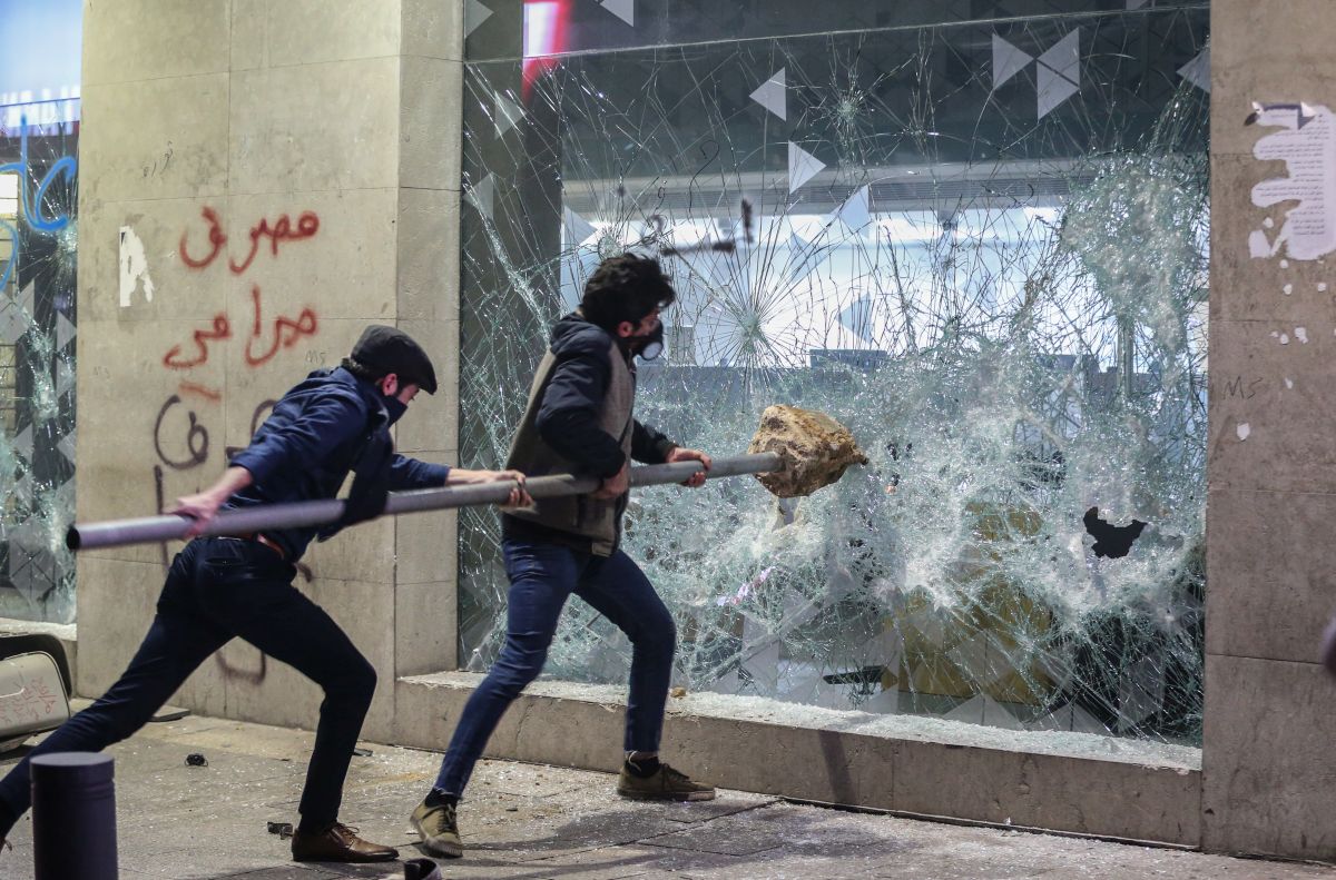 Săptămâna în imagini | ”Zilele furiei” în Liban, protestele care au zguduit regimul iranian și viața după erupția vulcanului filipinez Taal