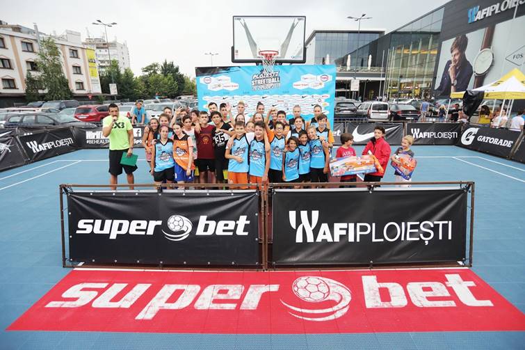 Leonard Doroftei a boxat cu mingea de baschet la turneul Sport Arena Streetball de la Ploiești