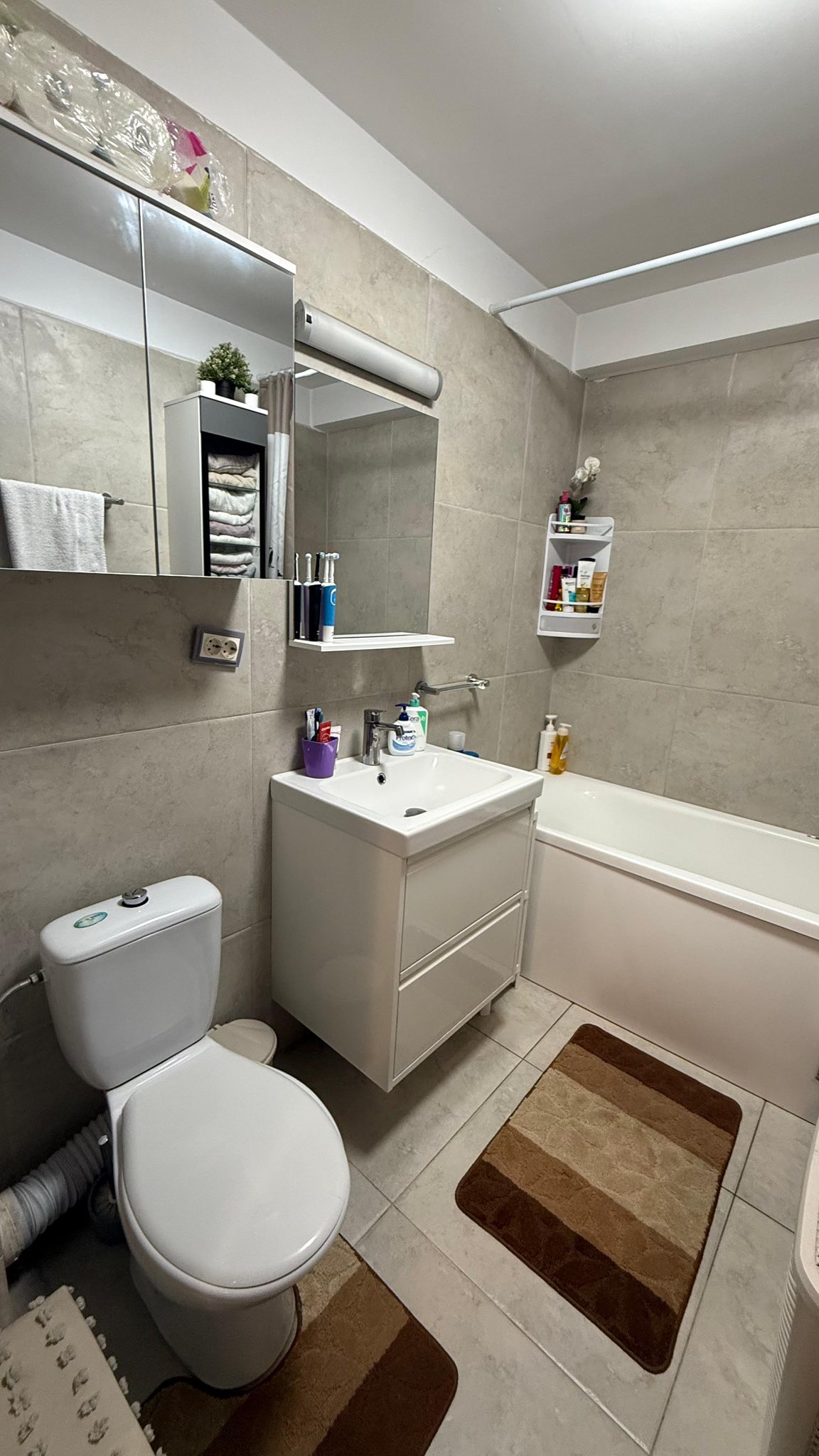 Imagini cu casa în care locuiește Deea Maxer. A scos apartamentul la vânzare: „E momentul să facem o schimbare”