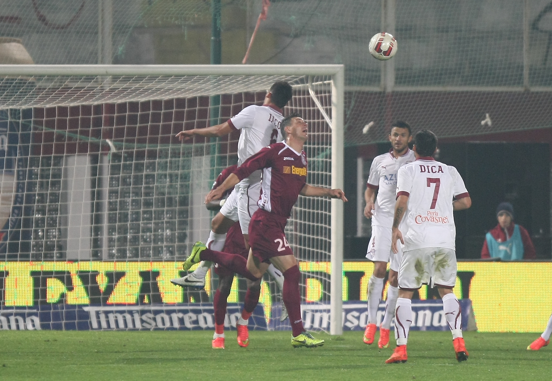 VIDEO/ Cupa României, optimi: Rapid - CFR Cluj 1-2. I-au deraiat pe final