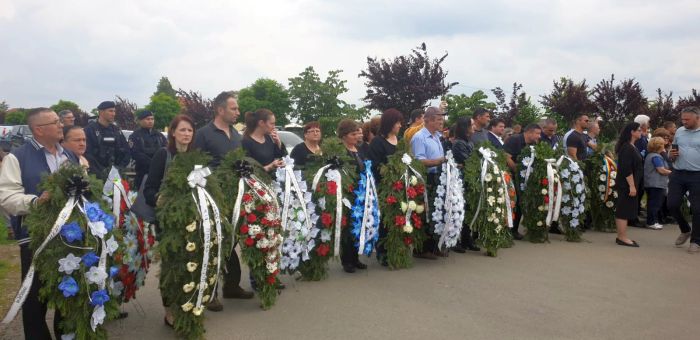 Polițistul Cristian Amariei, omorât în misiune, a fost înmormântat la Recaș. Peste 1.000 de oameni, la funeralii / VIDEO