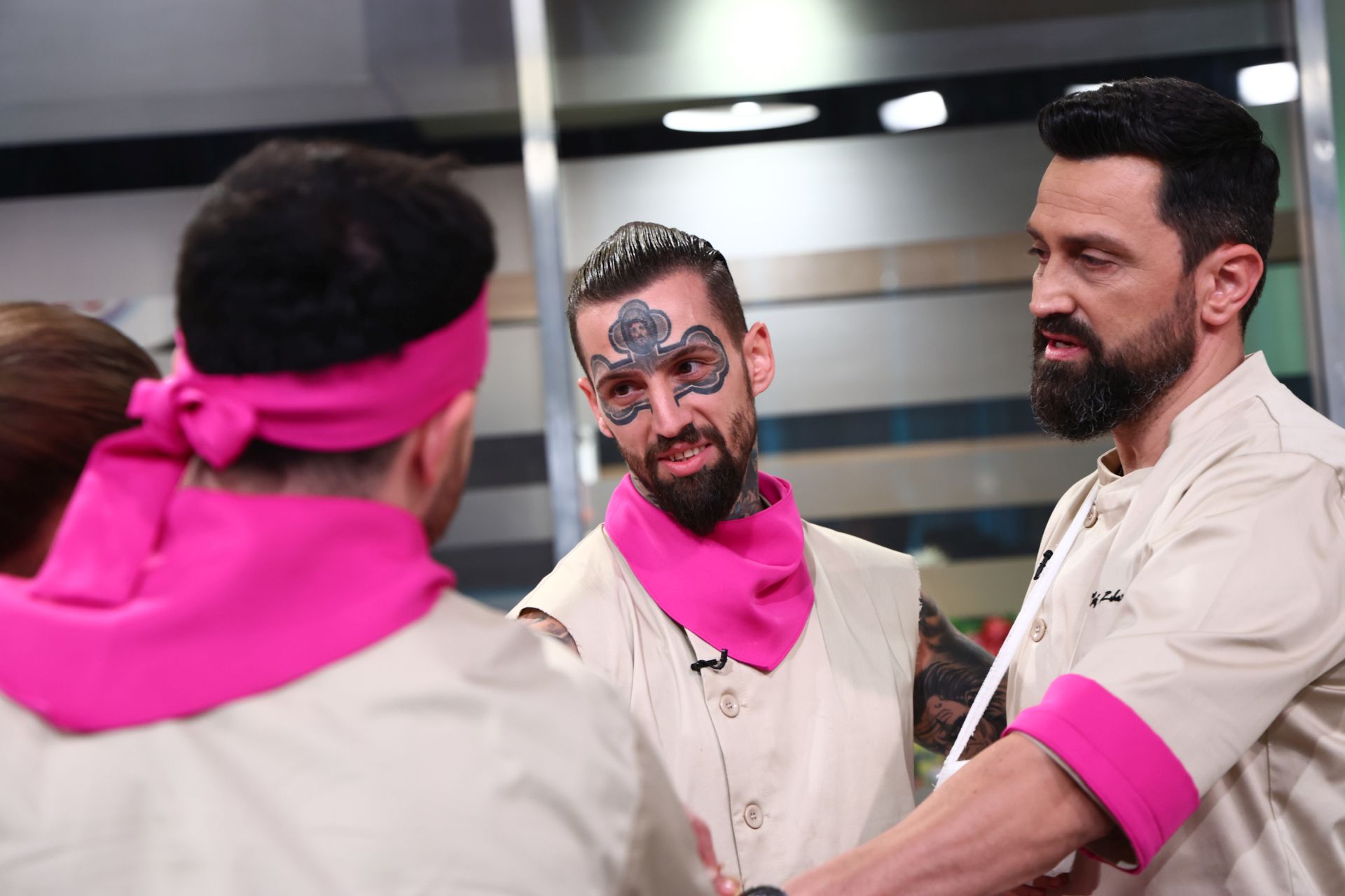 „Chefi la cuțite”, 23 aprilie 2025. Cine sunt noii concurenți care au intrat în show-ul culinar cu ajutorul lui Alexandru Sautner