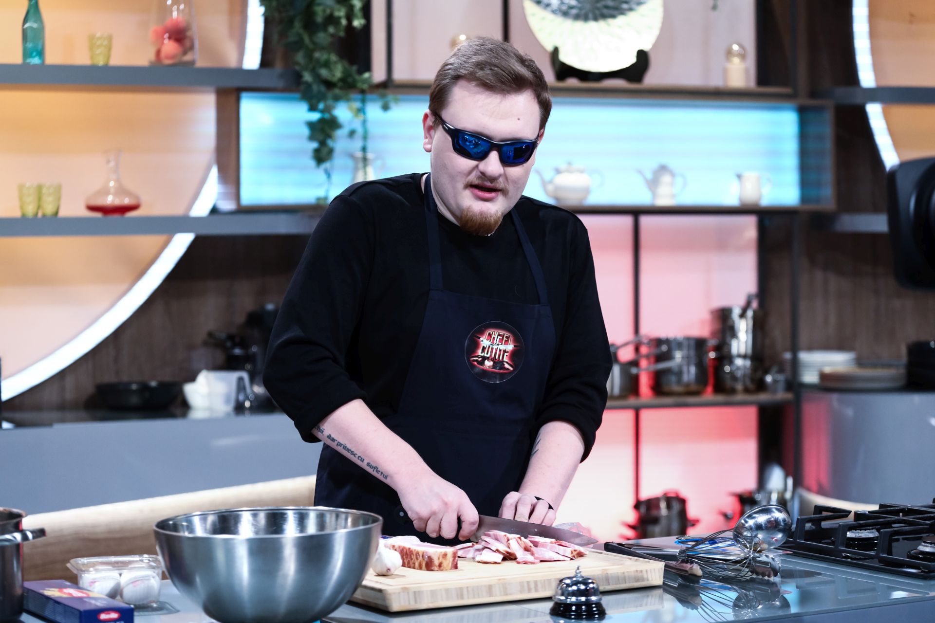 Răzvan Simion, jurat la „Chefi la cuțite”. Prezentatorul este un degustător pretențios