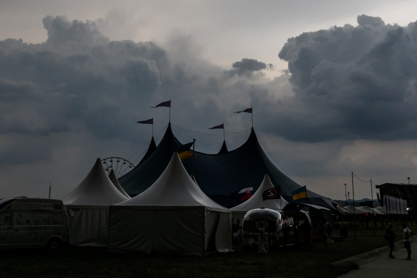 Un festival de muzică din Slovacia, anulat din cauza unei furtuni puternice. 15 persoane au fost rănite