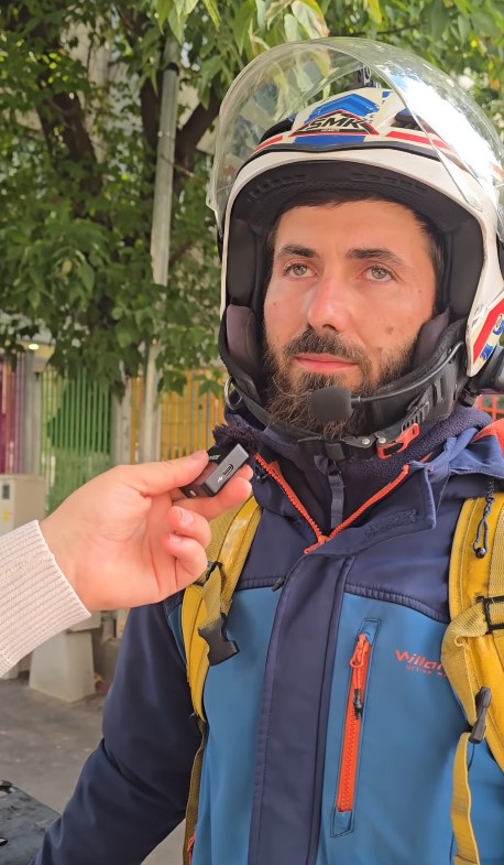 Florin, livratorul de la Glovo, în lacrimi după ce s-au strâns banii pentru iubita bolnavă. Muncea 14 ore pe zi pentru a o ajuta