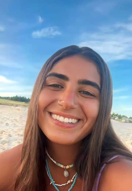 „Am primit 3 dinți pentru înmormântare”. Karin a mers în cârje la festivalul de muzică Nova și a fost ucisă într-o ambulanță, în care teroriști Hamas au tras o rachetă