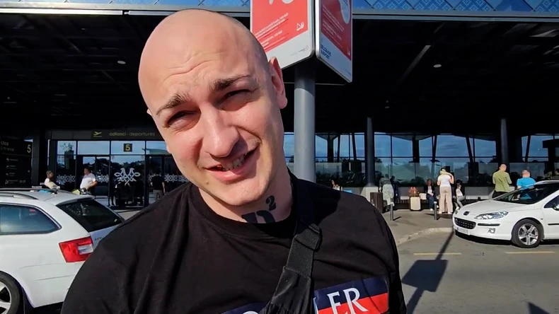 Supruga sedi u kolima dok mi sa Desingericom pričamo o navodnoj švaleraciji sa Enom Čolić: "Neko mi radi o glavi!"